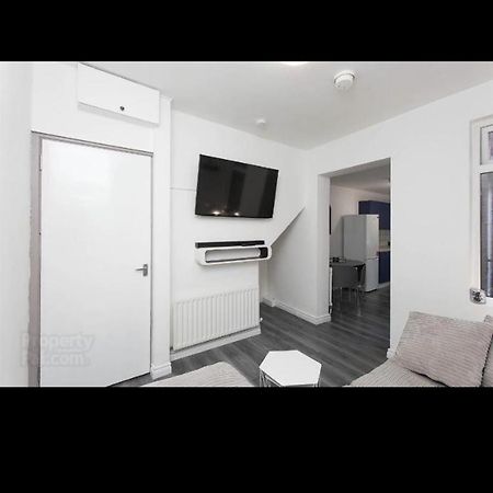 House @ Queens University Белфаст Екстериор снимка