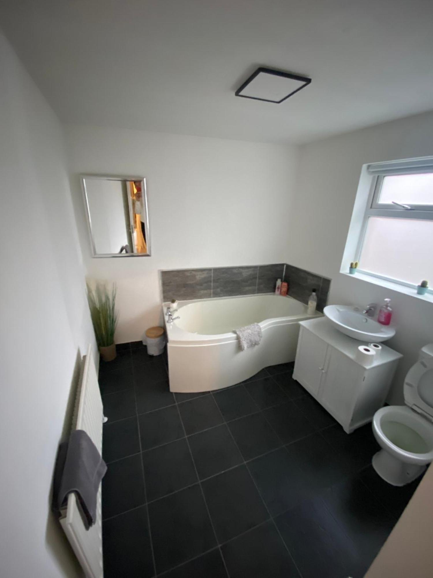 House @ Queens University Белфаст Екстериор снимка